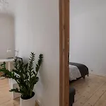 Cozy & Chic & Quiet - Embassy Area - Free Parking *
