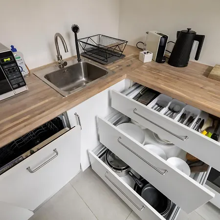 Cozy & Chic & Quiet - Embassy Area - Free Parking Riga