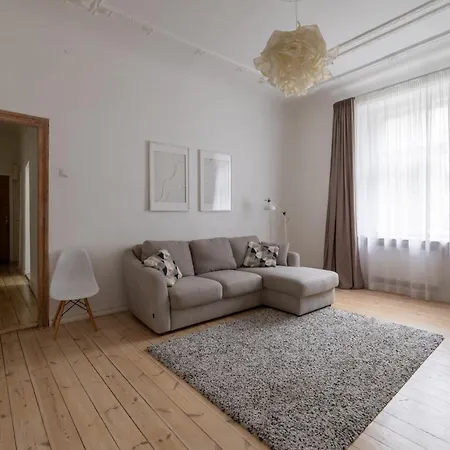 Cozy & Chic & Quiet - Embassy Area - Free Parking Apartment *