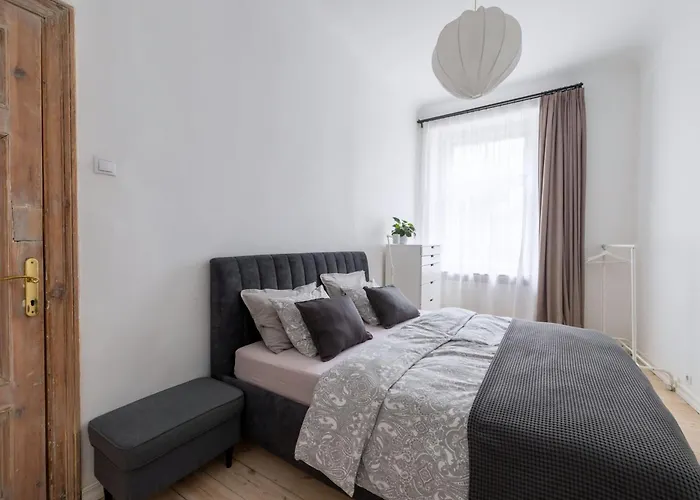 Cozy & Chic & Quiet - Embassy Area - Free Parking Apartment *