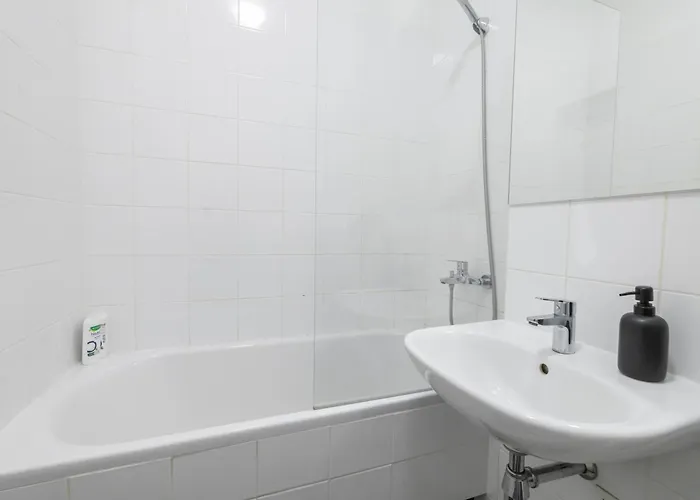 Cozy & Chic & Quiet - Embassy Area - Free Parking *