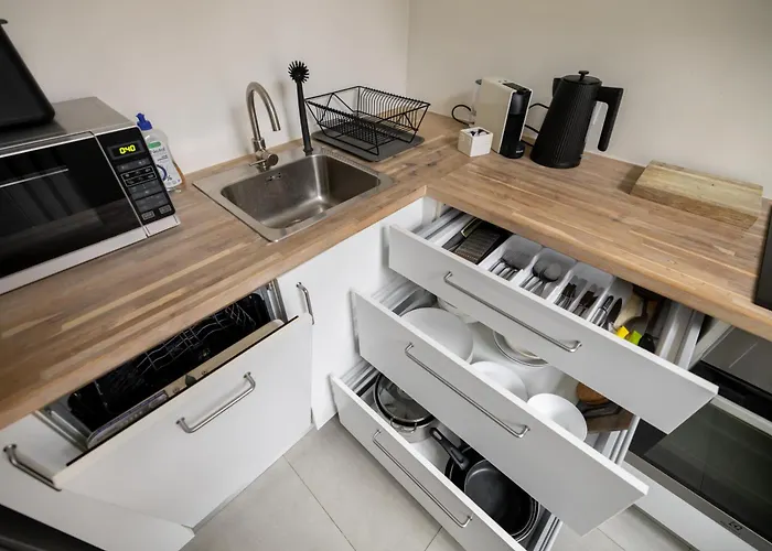 Cozy & Chic & Quiet - Embassy Area - Free Parking Riga