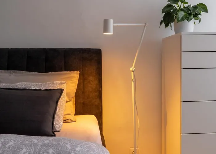 Cozy & Chic & Quiet - Embassy Area - Free Parking Riga