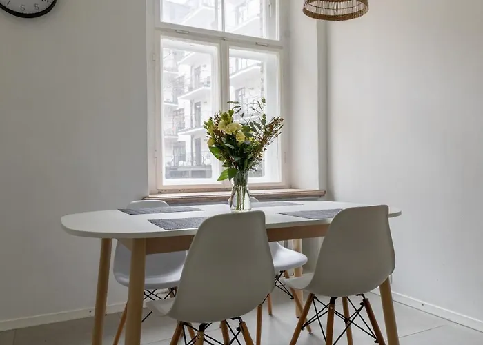 Cozy & Chic & Quiet - Embassy Area - Free Parking Riga