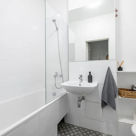 Cozy & Chic & Quiet - Embassy Area - Free Parking Lejlighed