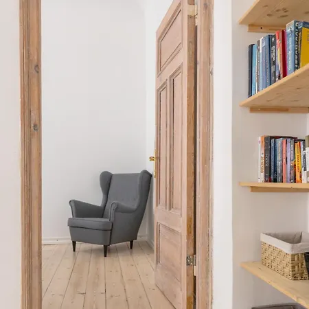 Cozy & Chic & Quiet - Embassy Area - Free Parking Riga
