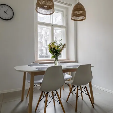 Cozy & Chic & Quiet - Embassy Area - Free Parking リガ